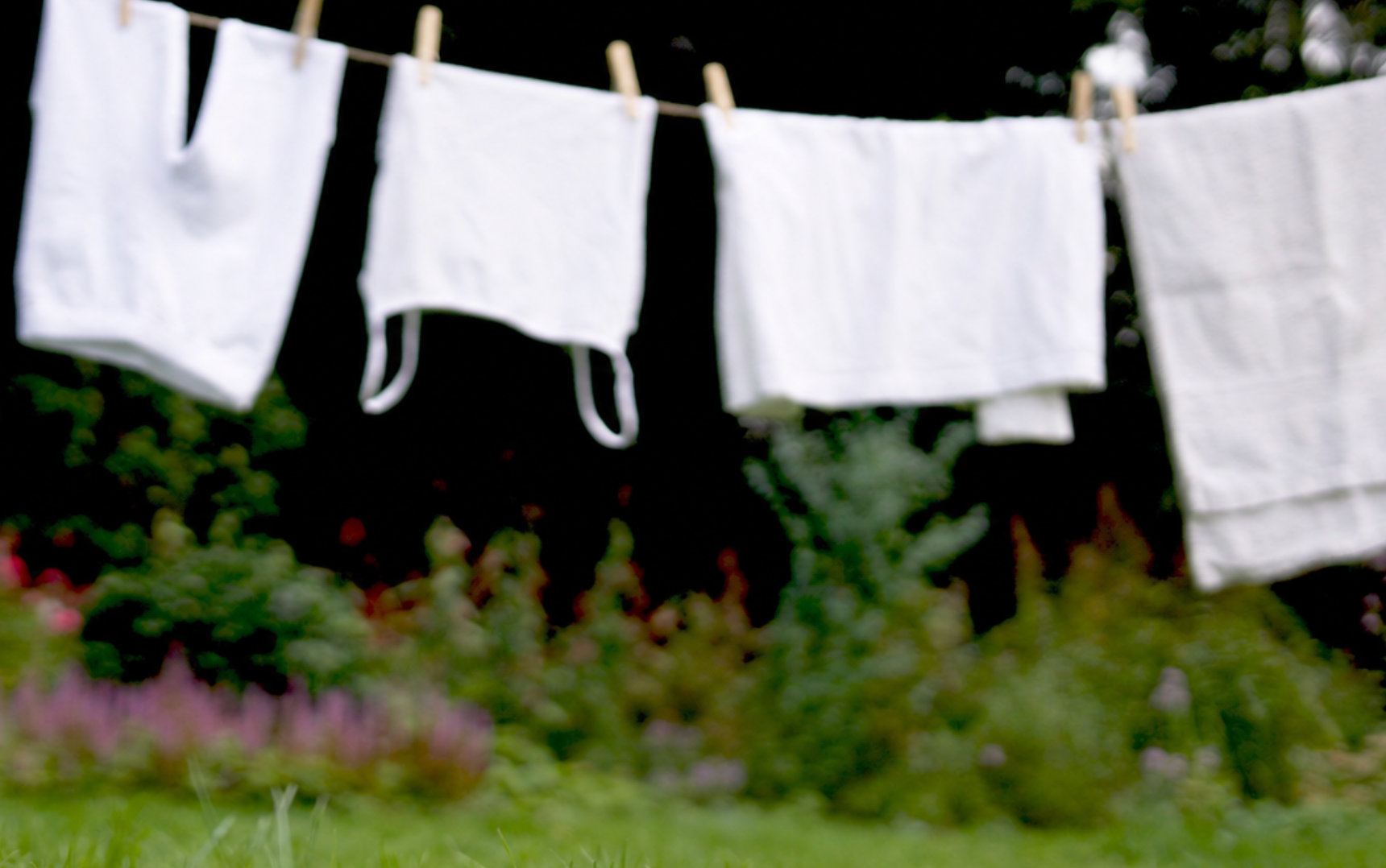 Hoe krijg je gele vlekken uit witte kleding?